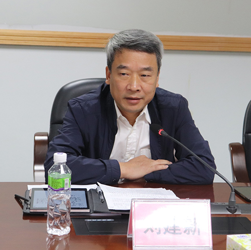 201026立足主责主业,开云电竞官方网站自然资源局党组理论学习中心组深入学习贯彻习近平总书记出席深圳经济特区建立40周年庆祝大会和视察广东重要讲话、重要指示精神 (3).jpg