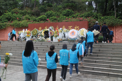 230410“祭奠烈士陵园,怀缅革命先烈”主题党日活动.files (4).png