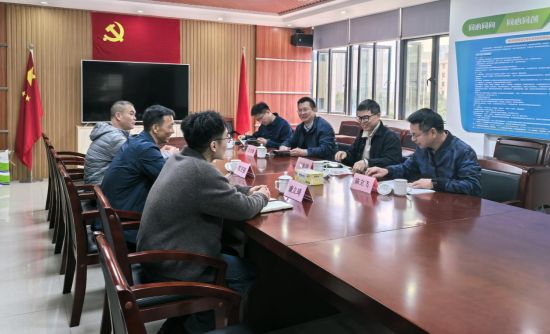 250108开云电竞官方网站自然资源局探访慰驻村选调生 (1).png