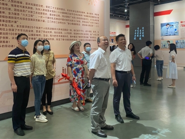 230530﻿开云电竞官方网站自然资源局组织党员参观“五一”劳模先进事迹图片展 (2).jpg