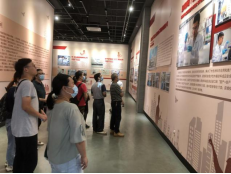 230606大力弘扬劳模精神 立足本职再创新功——市林科所参观﻿开云电竞官方网站总工会举办的劳模事迹展 (2).png