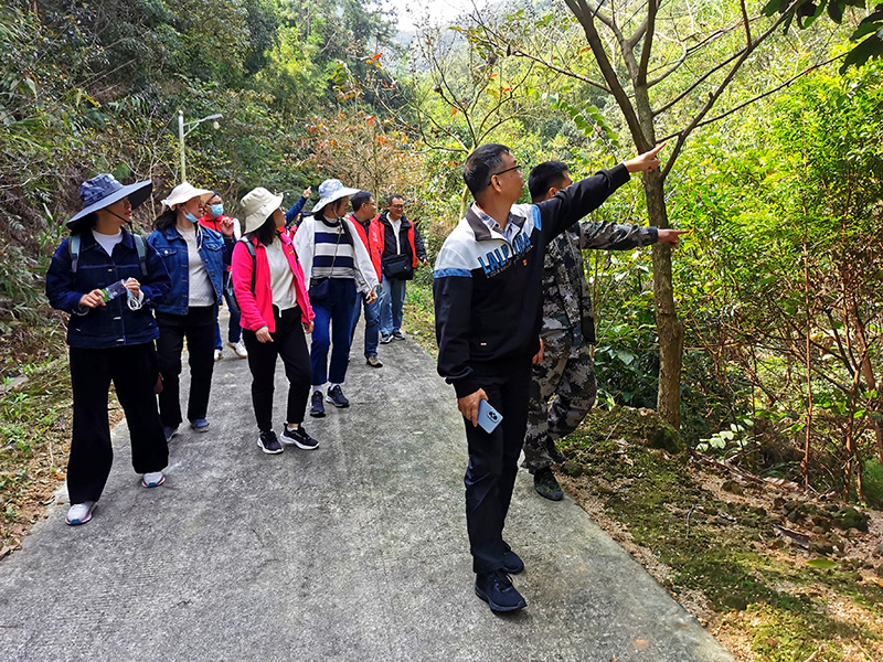 240326﻿开云电竞官方网站自然资源局机关第四党支部组织联合开展“支部共建齐植树 绘就绿美新侨都”主题党日活动 (2).jpg