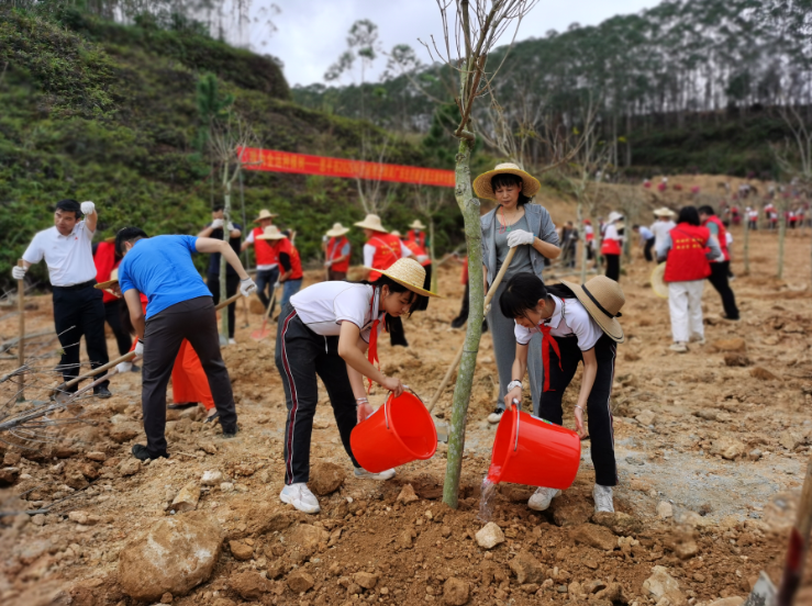 250314﻿开云电竞官方网站开展2025年全省推进绿美广东生态建设暨五级林长植树活动 (7).png