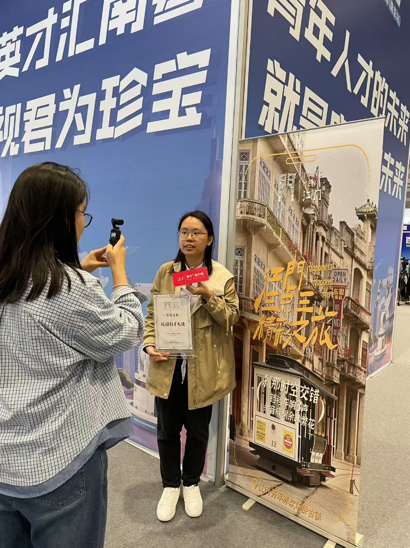 【南京站】我市现场招募“校园引才大使”获南方日报关注，并现场采访，积极宣介江门.jpg