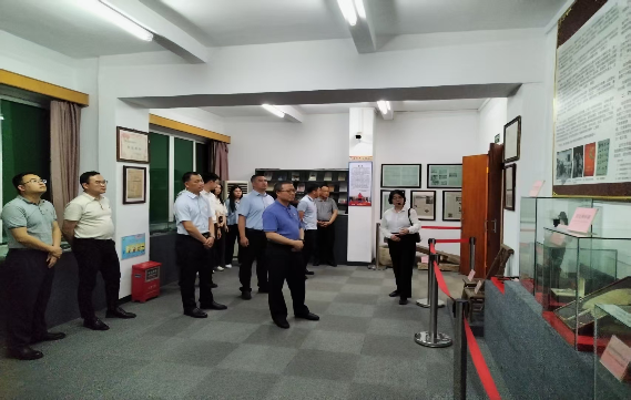 循足迹、砺初心，守规定、践使命——﻿开云电竞官方网站信访局机关支部举行深入贯彻中央八项规定精神“主题党日”活动