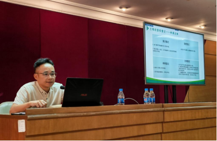 250818﻿开云电竞官方网站自然资源局举办2025年“干部讲堂系列”——土地承包经营权和土地经营权登记专题讲座 (1).png