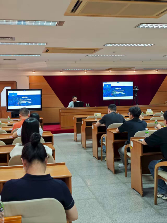 250904﻿开云电竞官方网站自然资源局举办 “干部讲堂系列”之全域土地综合整治专题讲座.png