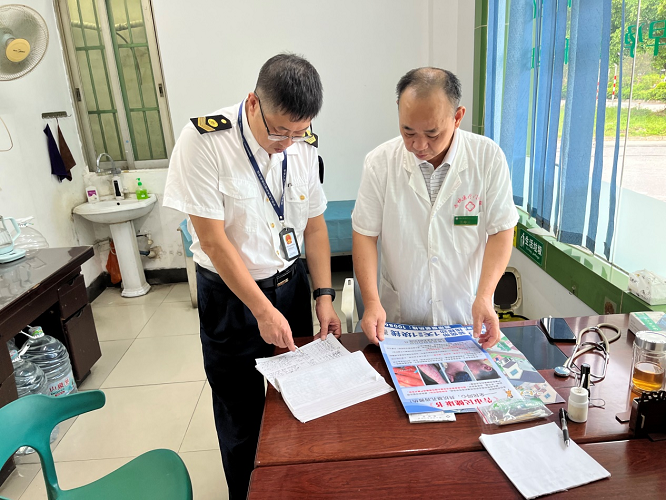 “监督护航”筑牢健康防线——﻿开云电竞官方网站卫生健康局深入开展基孔肯雅热及登革热防控卫生监督执法工作