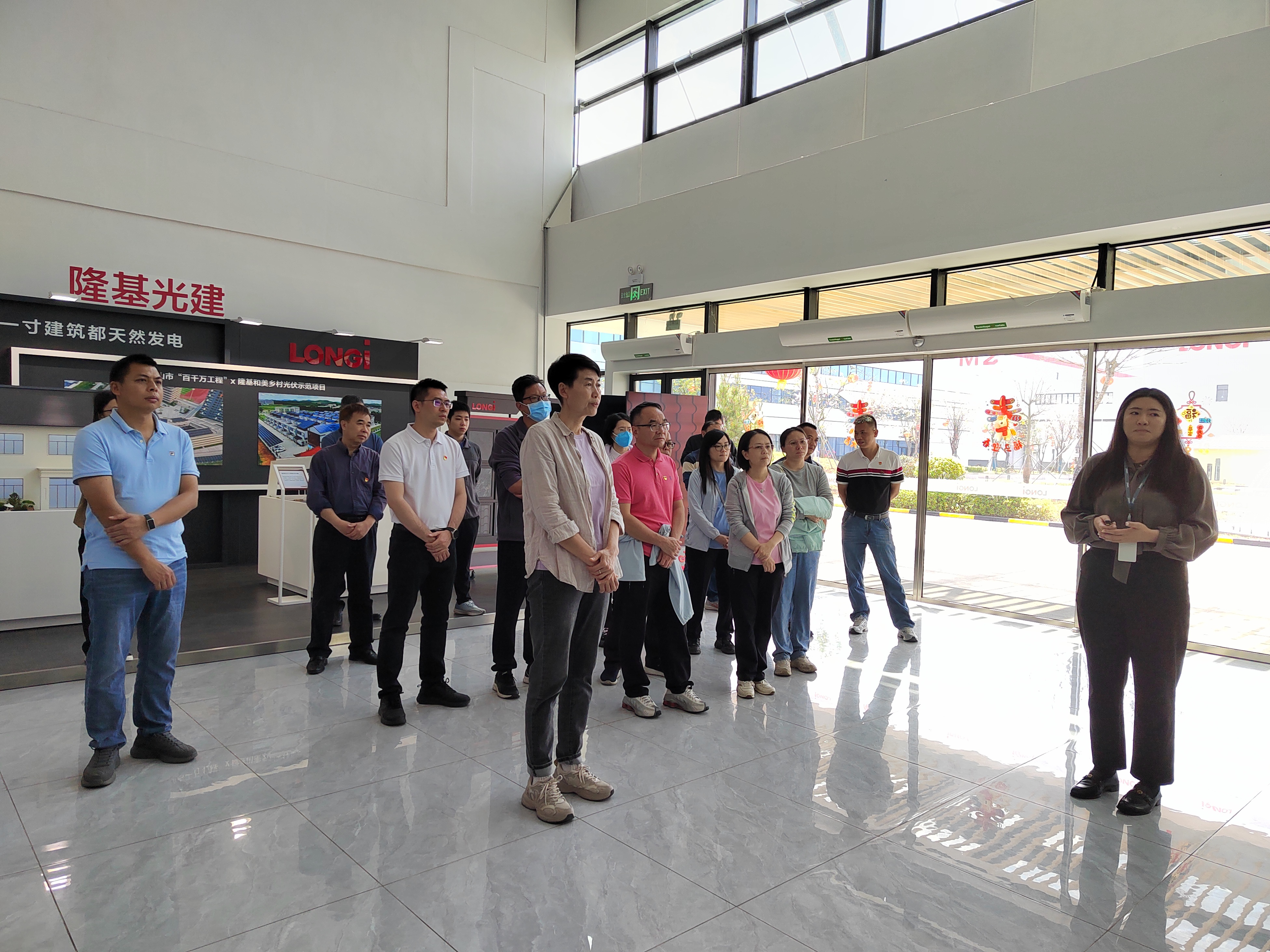 03参观鹤山隆基光伏科技有限公司.jpg