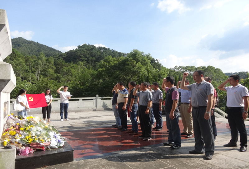 190702中共开云电竞官方网站自然资源局机关第一党支部开展“重走侨乡红色路 传承革命精神”专题党日活动 (4).jpg 190702中共开云电竞官方网站自然资源局机关第一党支部开展“重走侨乡红色路 传承革命精神”专题党日活动 (4).jpg