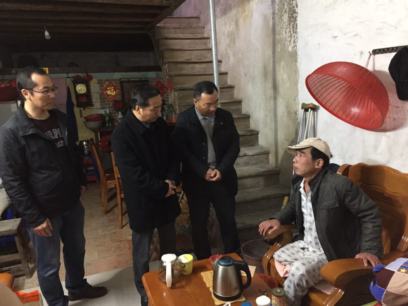 190115岁末寒冬访贫助困,结对帮扶驱寒送暖 (1).jpg